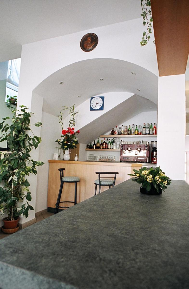 Hotel Trinidad Rimini Exterior foto