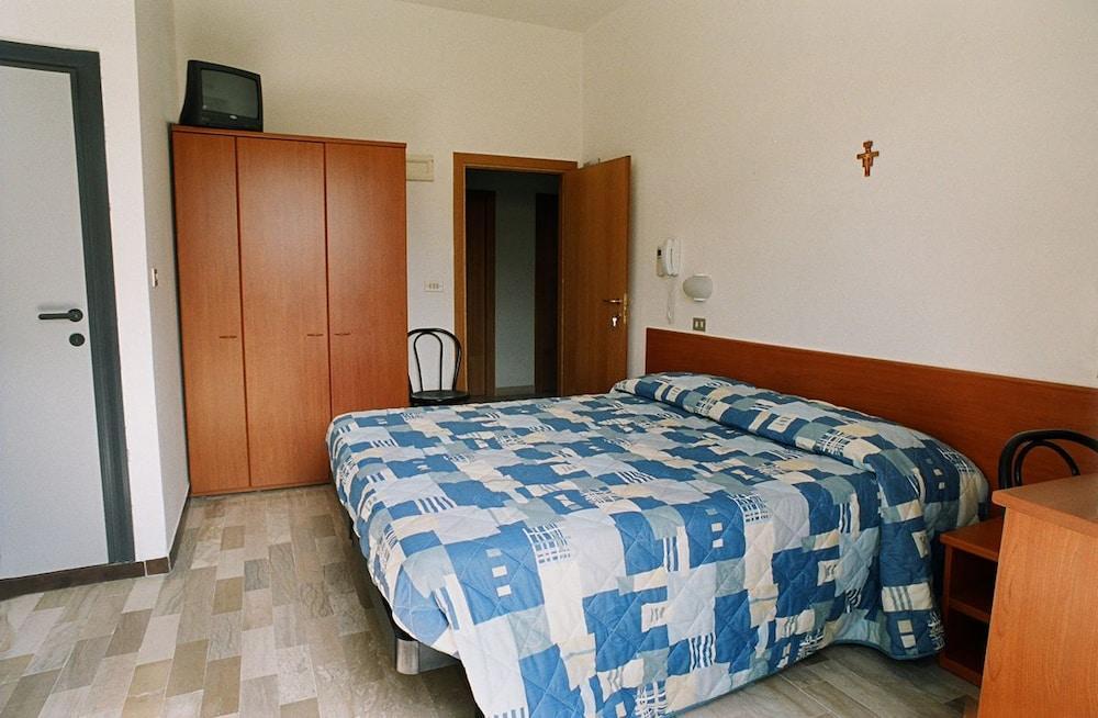 Hotel Trinidad Rimini Exterior foto